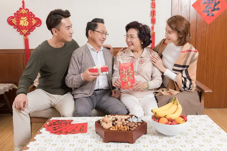 Tết Sum Vầy – Xu Hướng Quà Tặng Tốt Cho Sức Khỏe Với Combo Mứt Và Hạt